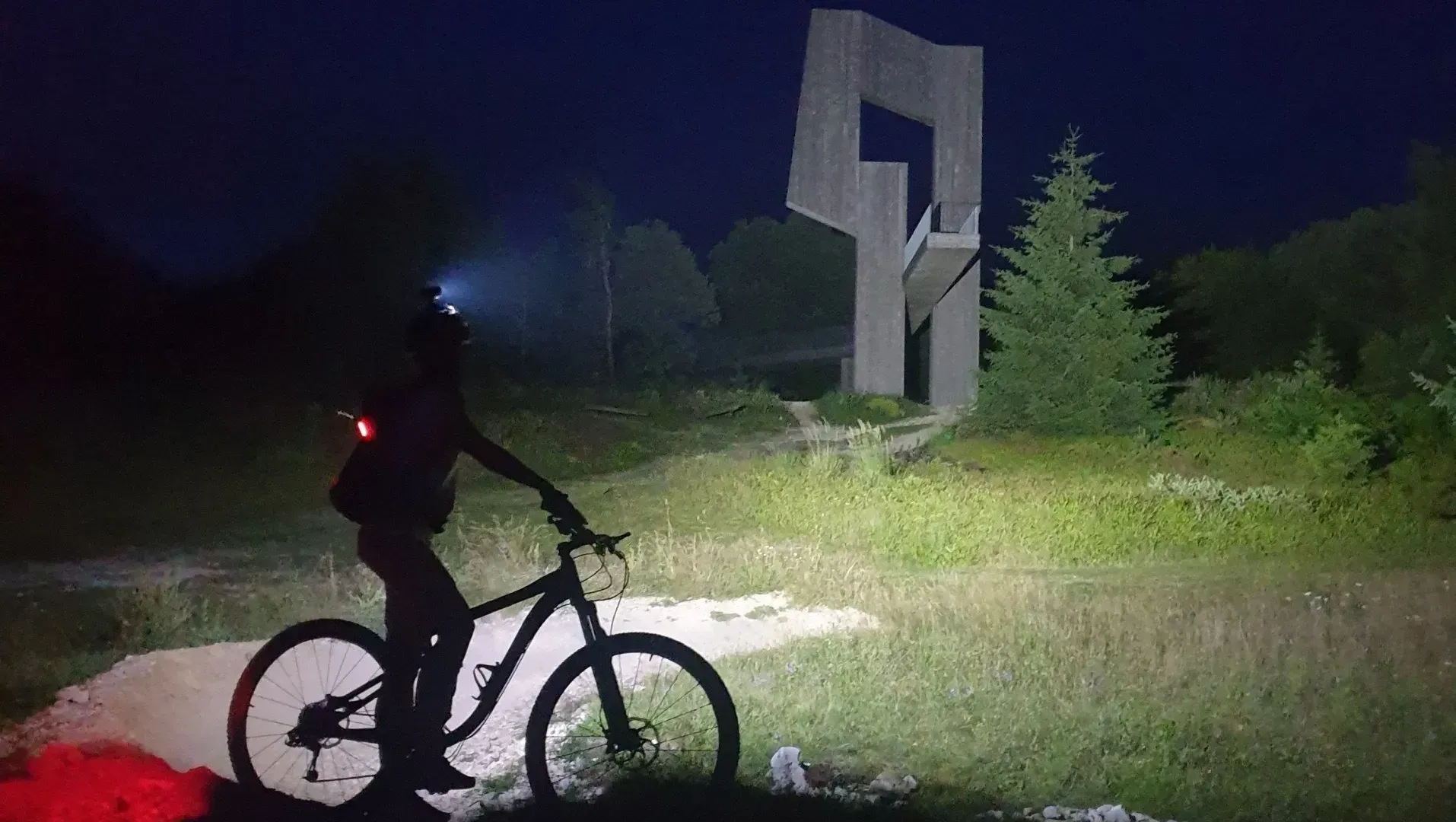 Magicshine Monteer 6500S - Skulptur am Erbeskopf (Hunsrück) Magicshine Monteer 6500S - Skulptur am Erbeskopf (Hunsrück)