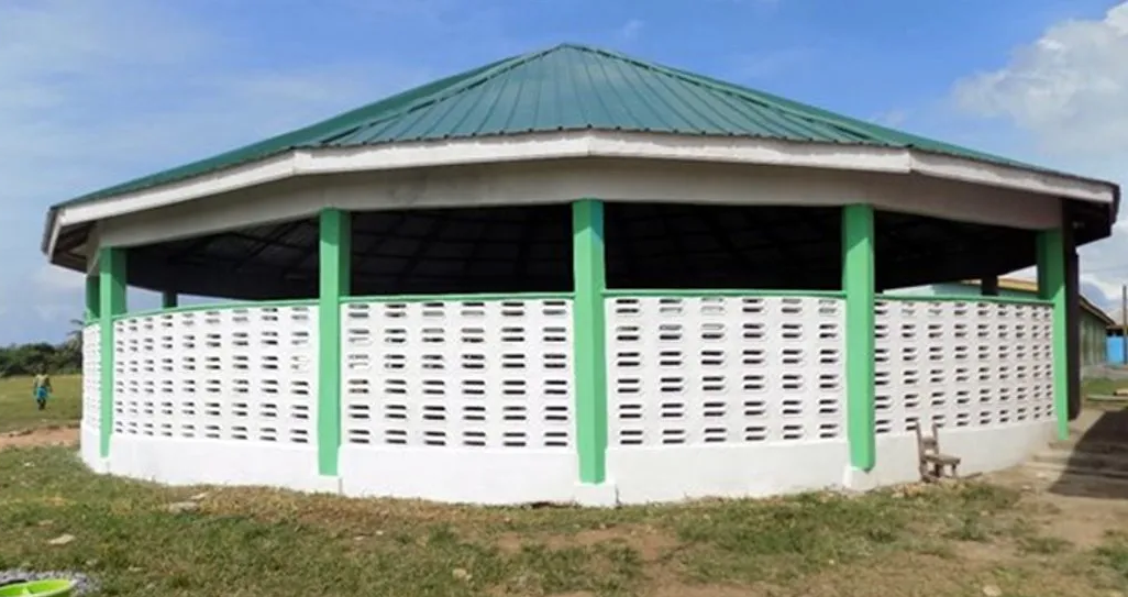 2018 fertig gestellter Essplatz 2018 fertig gestellter Essplatz