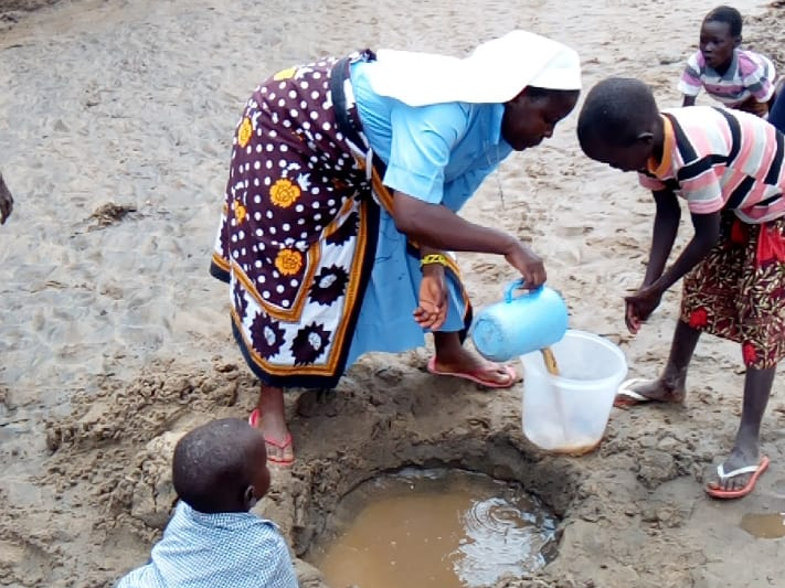 Wasserversorgung - bis der Tankwagen mit Trinkwasser kommt Wasserversorgung - bis der Tankwagen mit Trinkwasser kommt