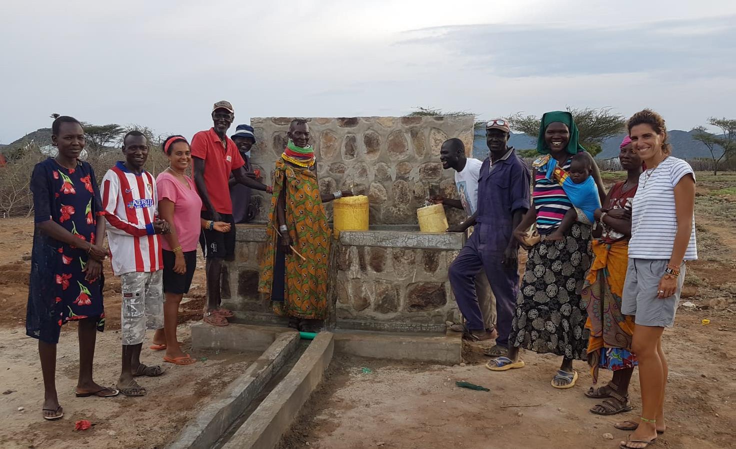 Fließendes Wasser im Turkanagebiet in Kenia Fließendes Wasser im Turkanagebiet in Kenia