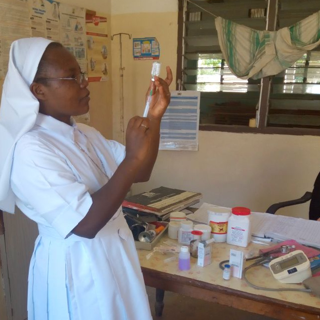 Rongai Evangelizing Sisters, Vorbereitung einer Spritze