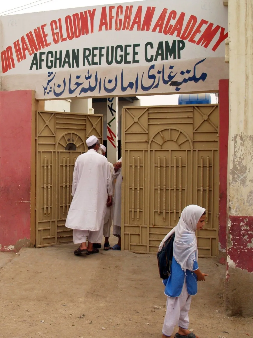 Eingang Afghan-Schule 2012
