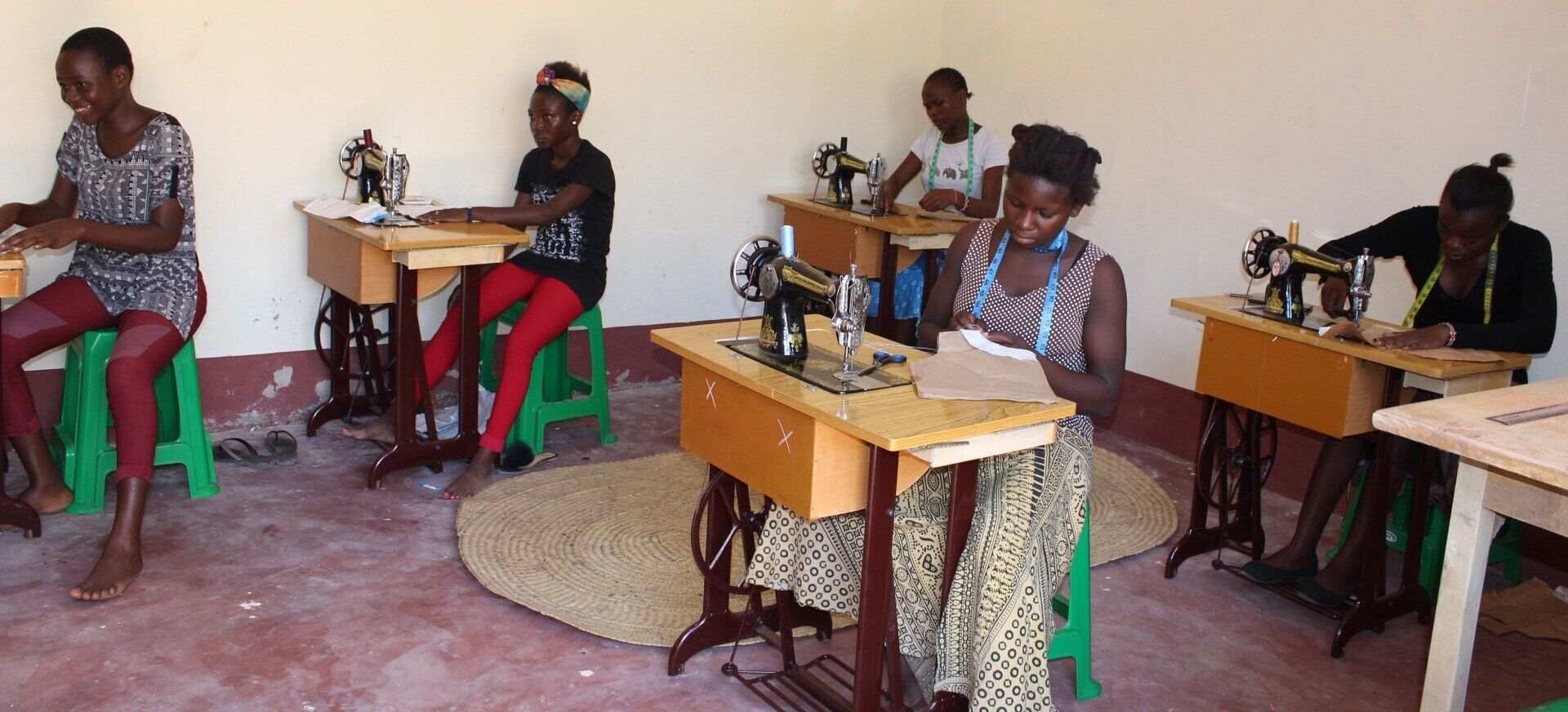 Nähkurs für junge Frauen - an den Maschinen Nähkurs für junge Frauen - an den Maschinen