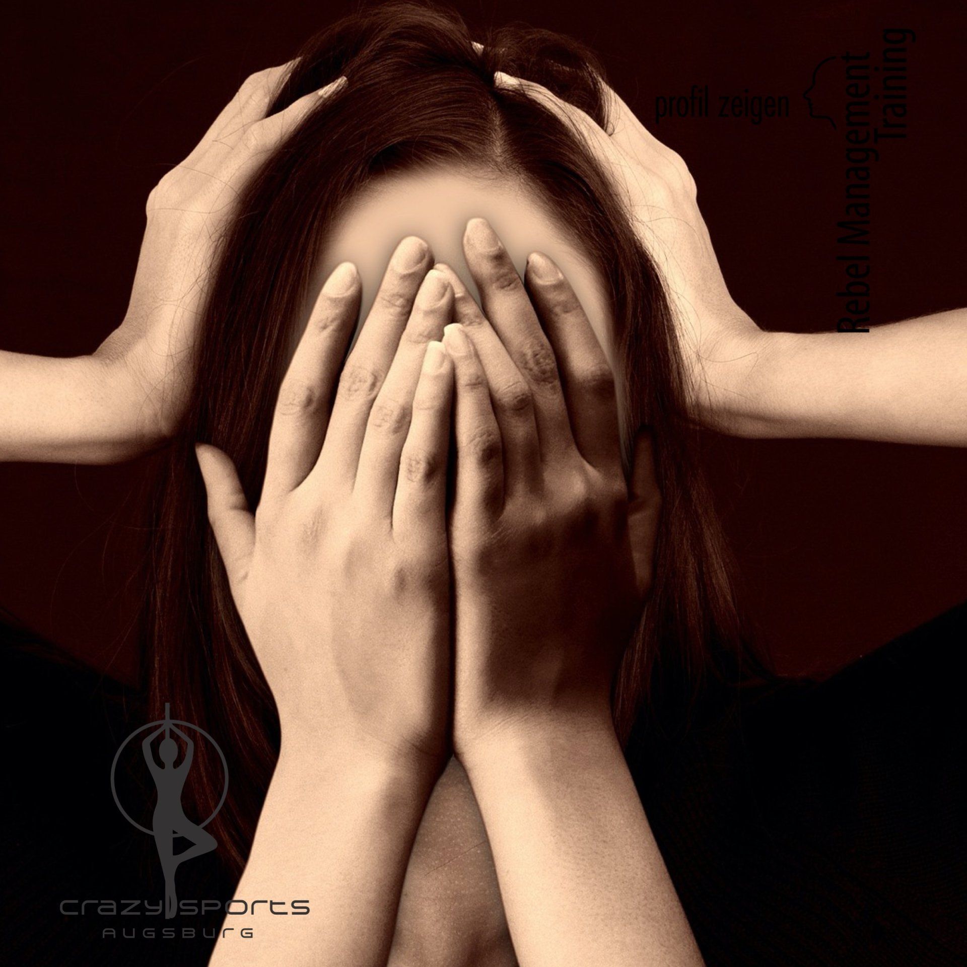 Frau hält die Hände vor Scham vor das Gesicht