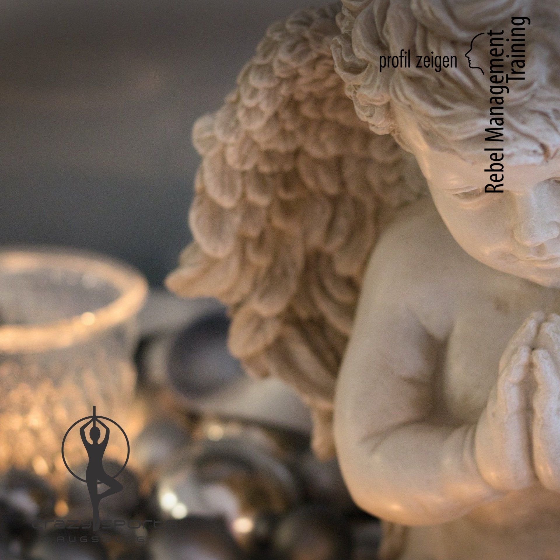 Engel der die Hände faltet