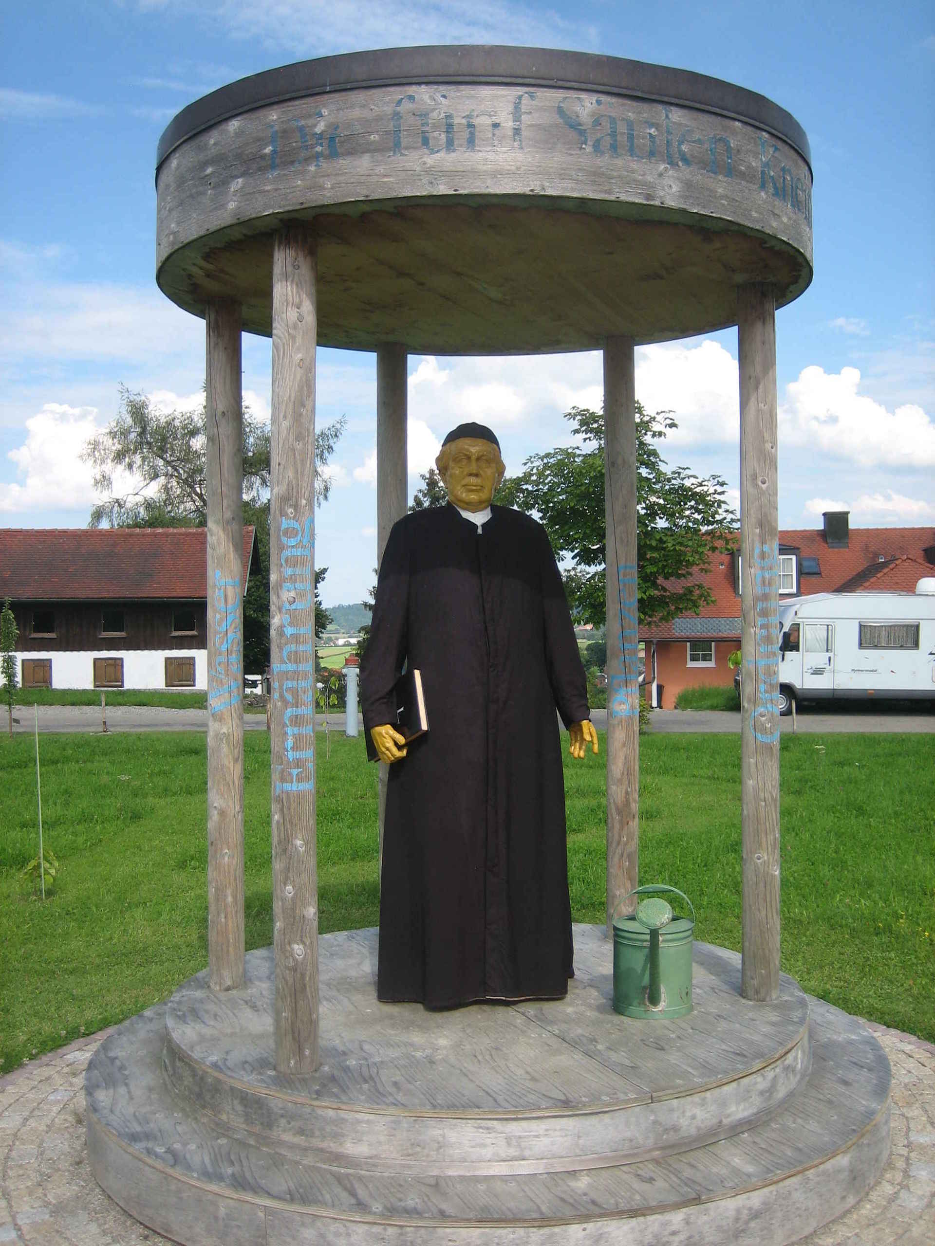 Sebastian Kneipp Denkmal am Kreislehrgarten in Bad Grönenbach