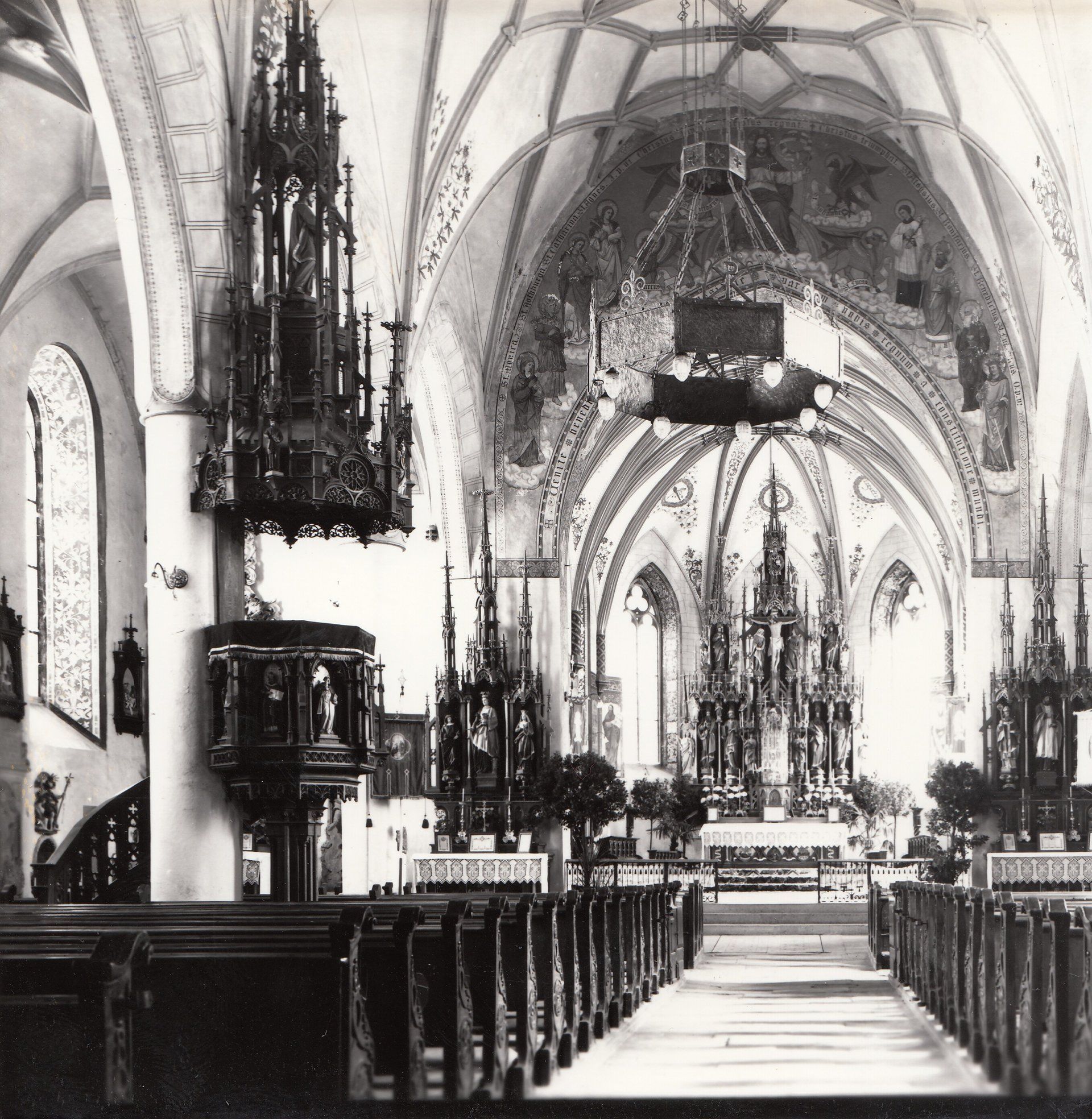 Innenansicht derr Stiftskirche in Grönenbach