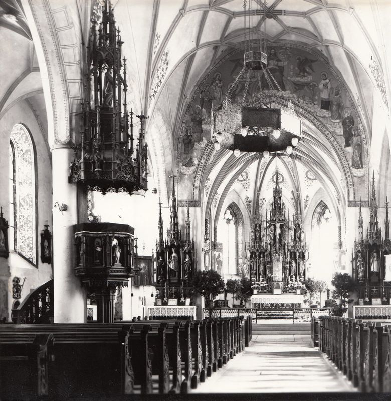 Innenansicht der Stiftskirche vor der Renovierung in den 1960er Jahren.