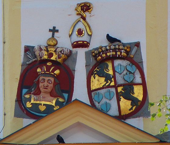 Wappen des Fürststifts und Rupert von Bodemans am Kirchturm der Stiftskirche