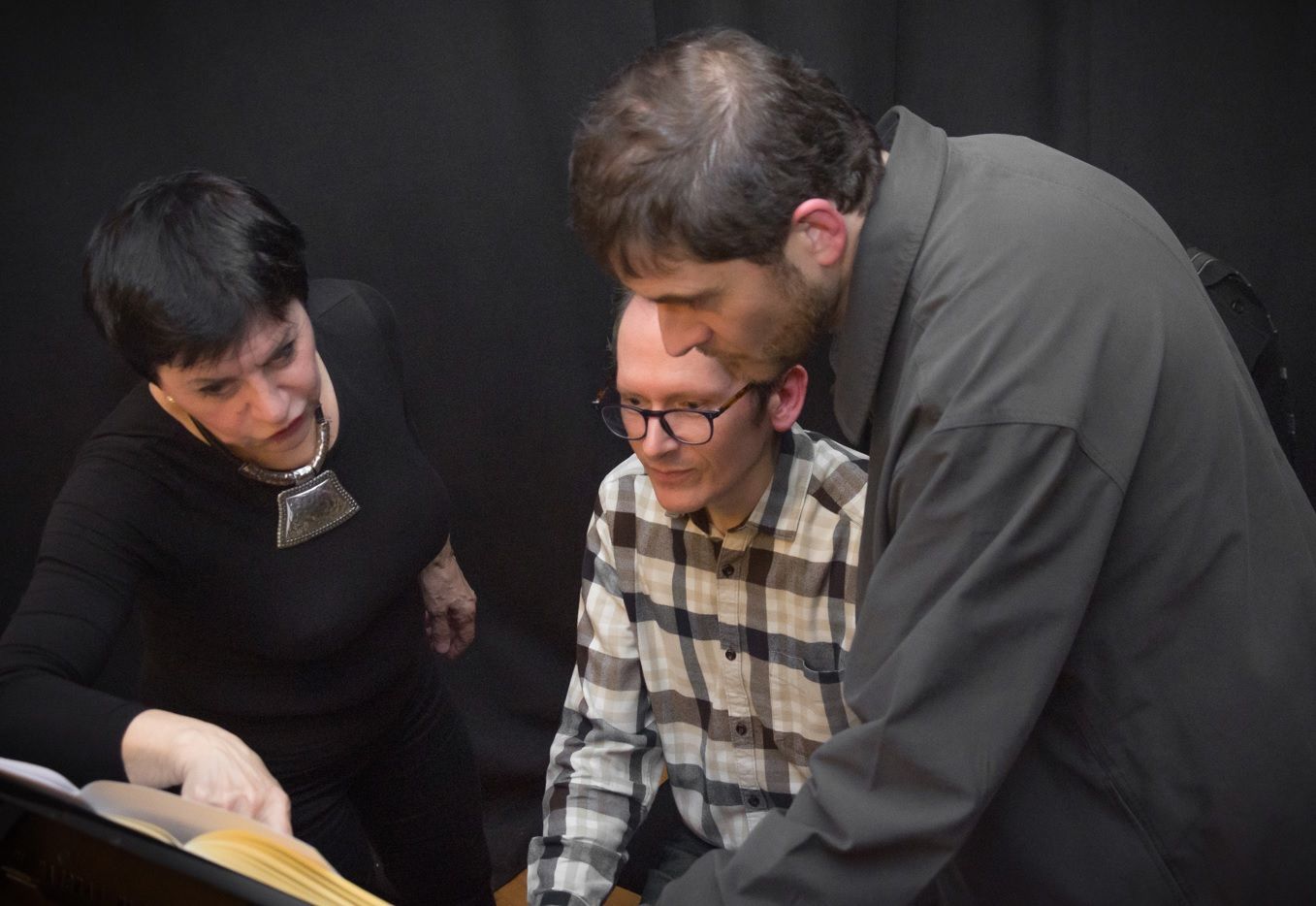 Catherine et Philippe autour de Grégory et du piano Catherine et Philippe autour de Grégory et du piano