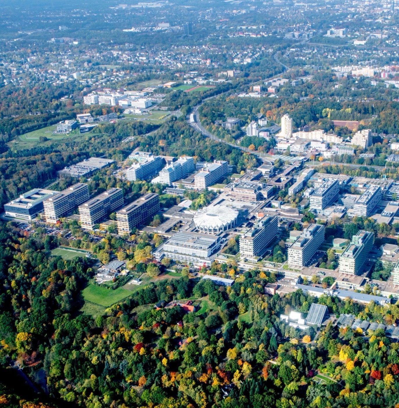 Quelle: https://ruhr-uni-bochum.de/bilder/luftbilder/2019_10_23_KM_Luftbilder-15.jpg