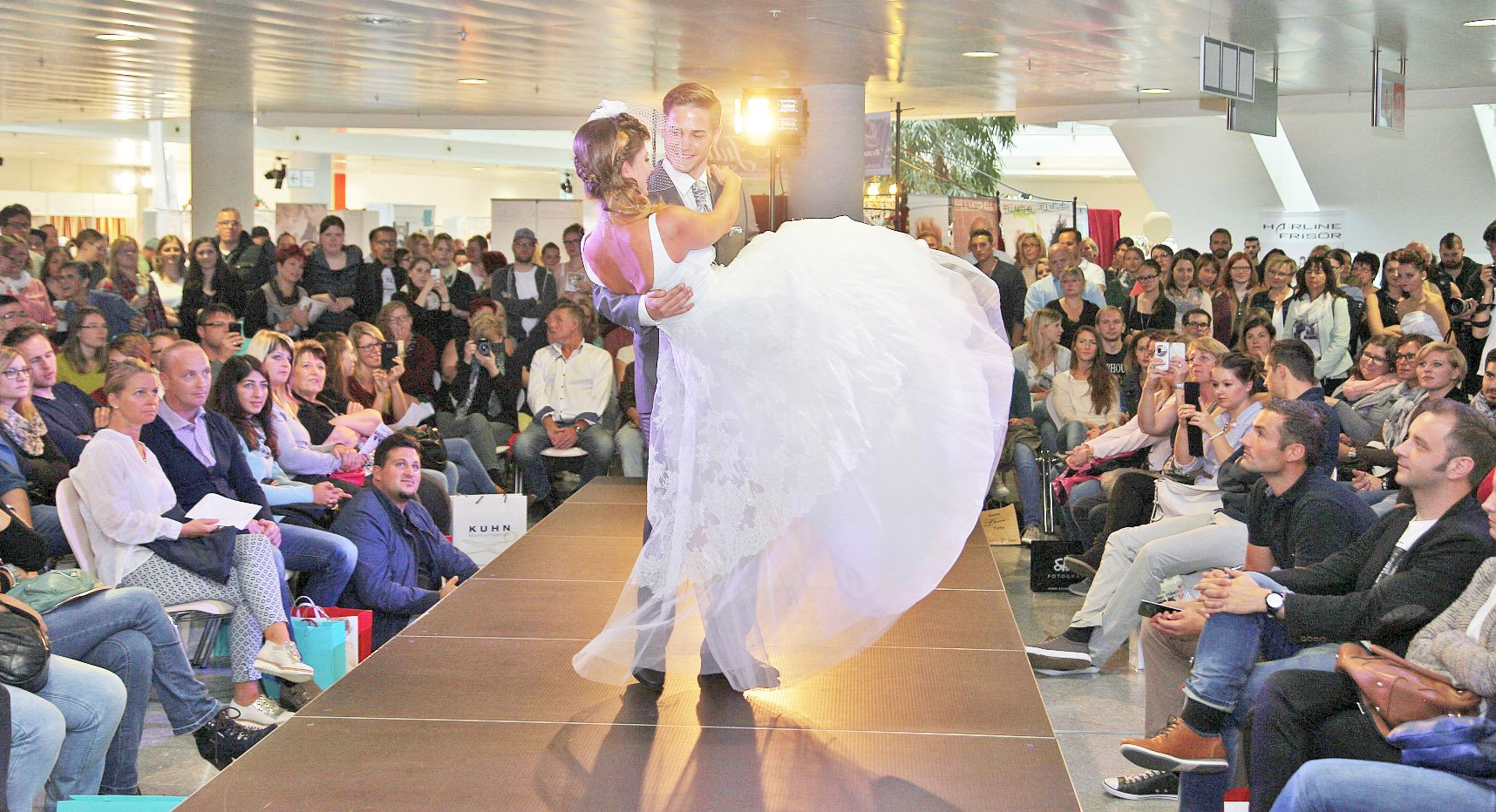 Full-Service Agentur für die Realisierung von Modenschauen, Erlebnis-Events und professionellen Model-Einsätzen bei Messen und in Shopping Centern