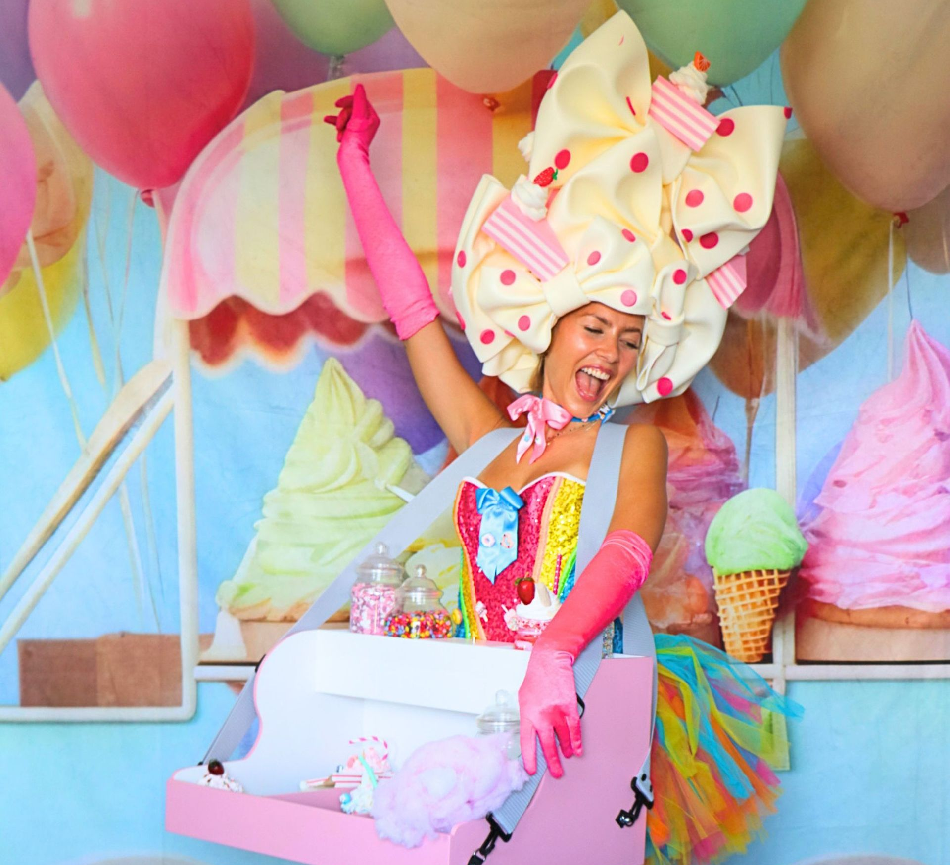 Candy Stars Promotion-Team: Candy Girls mit Bauchladen bei einer professionellen Verteilaktion