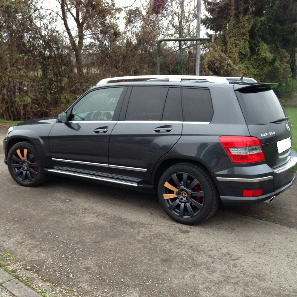 Merceds Kundenfahrzeug mit frisch veredelten und individualisierten Felgen von Felgenveredelung Ebert