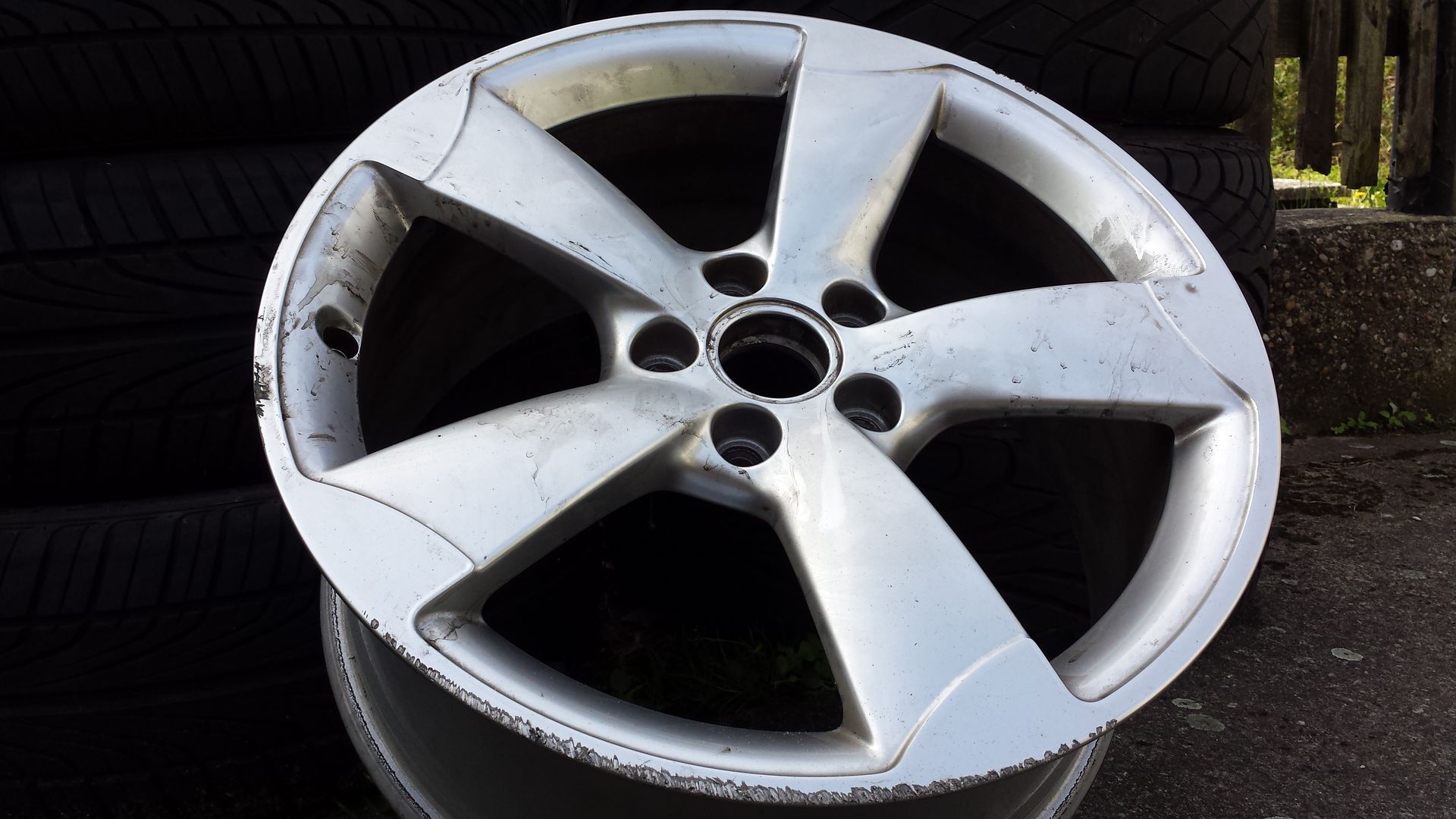 Audi Rotor Felge mit Bordsteinschäden