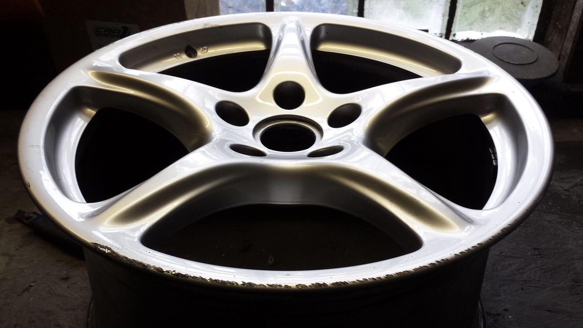 Porsche Felge vor der Alufelgen Reparatur
