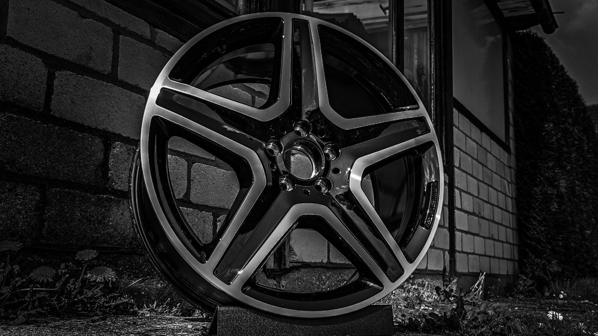 Mercedes Benz AMG Felge neu glanzgedreht und Klarlackversiegelt Mercedes Benz AMG Felge neu glanzgedreht und Klarlackversiegelt