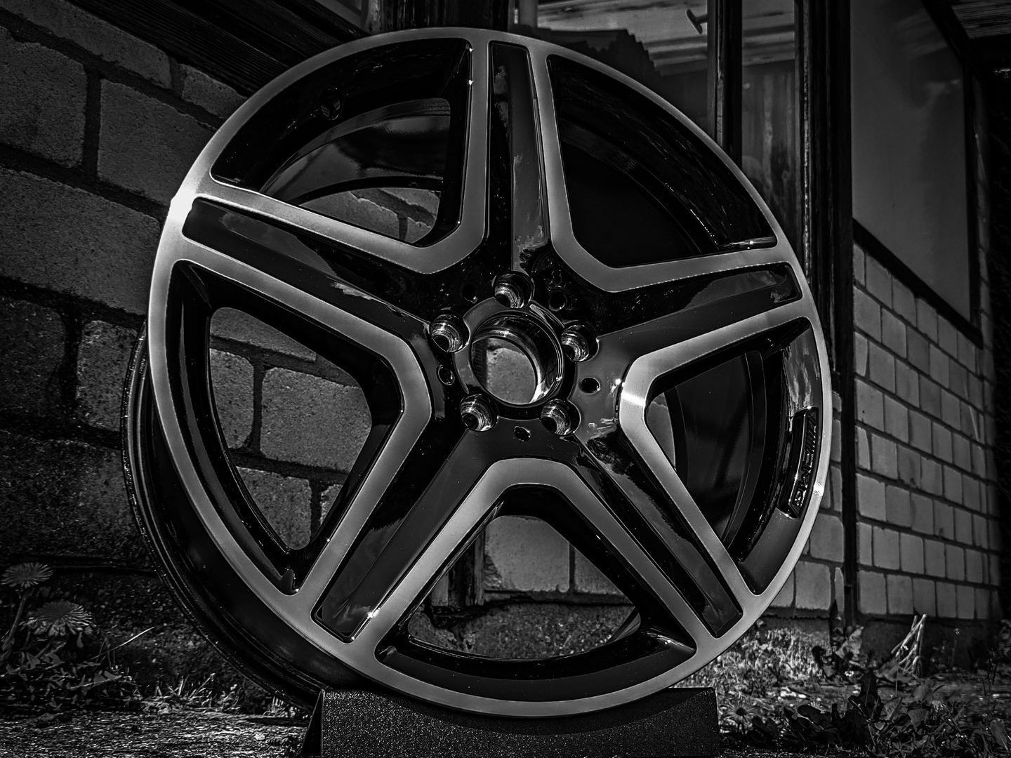 Mercedes Benz AMG Felge neu glanzgedreht und Klarlackversiegelt Mercedes Benz AMG Felge neu glanzgedreht und Klarlackversiegelt