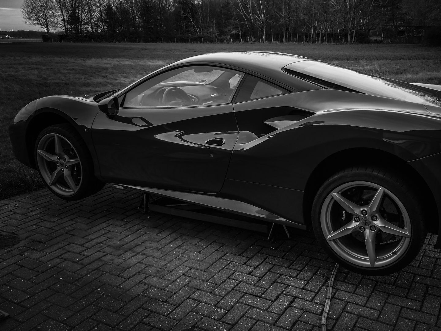Ferrari 488 GTB vor der Felgenveredelung Ferrari 488 GTB vor der Felgenveredelung