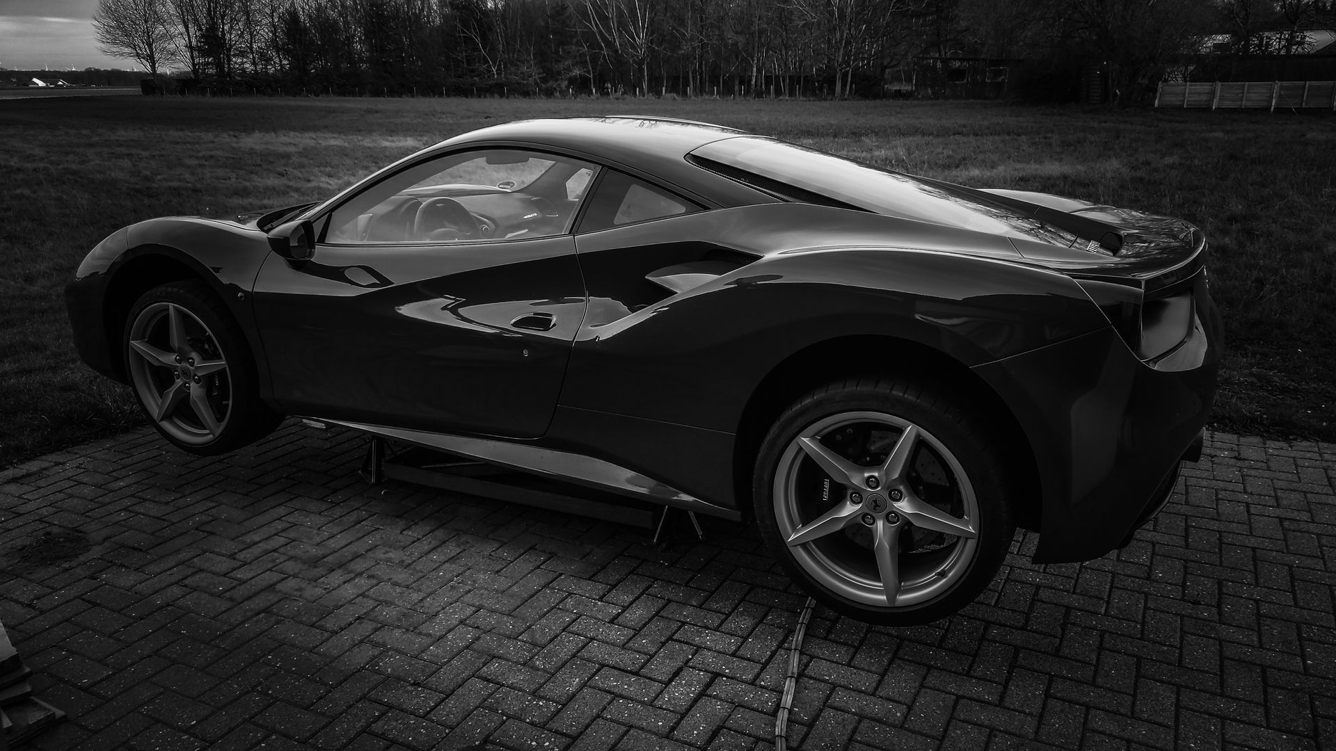 Ferrari 488 GTB vor der Felgenveredelung Ferrari 488 GTB vor der Felgenveredelung