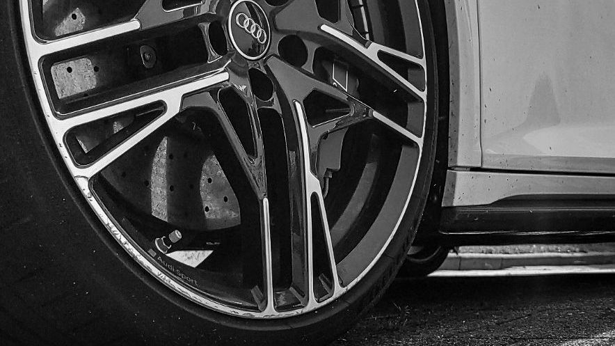 Audi R8 Felge mit Bordsteinschaden Audi R8 Felge mit Bordsteinschaden
