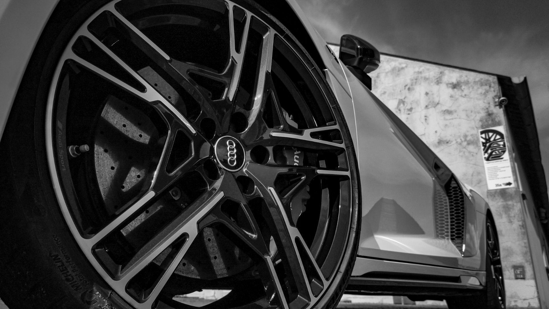 Audi R8 nach der Felgeninstandsetzung Audi R8 nach der Felgeninstandsetzung