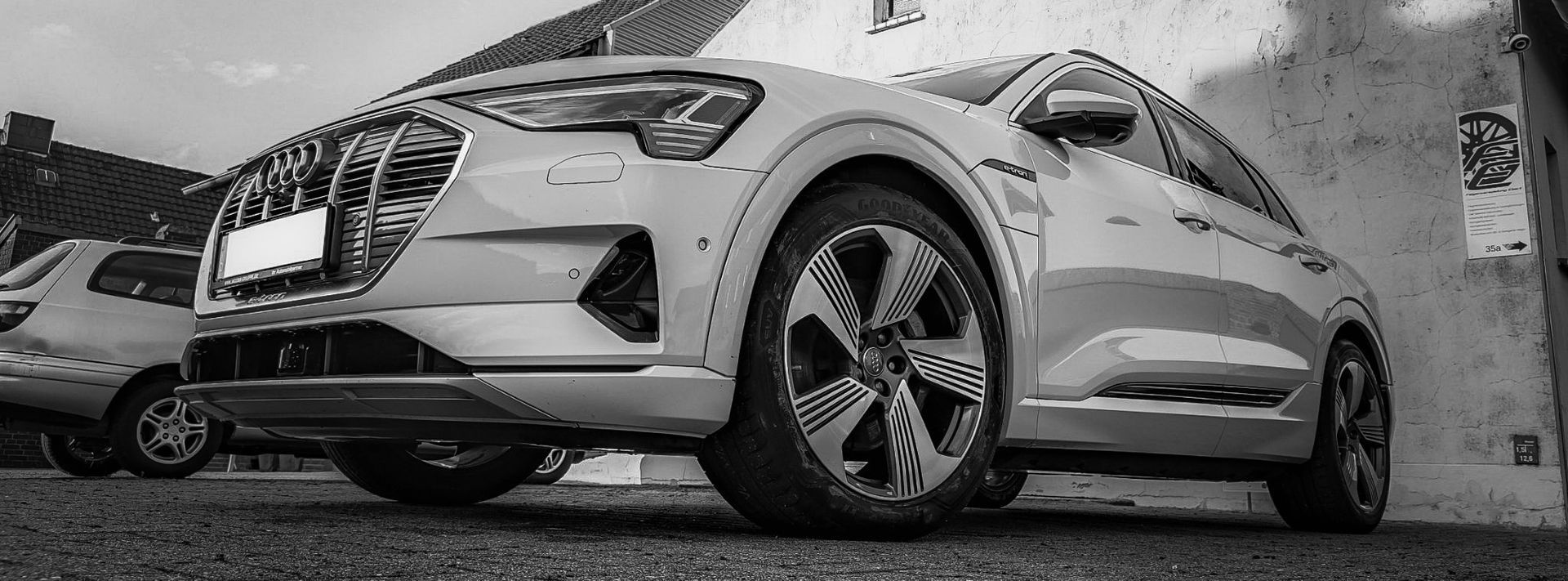 Audi Etron Leasingfahrzeug mit reparierten Alufelgen