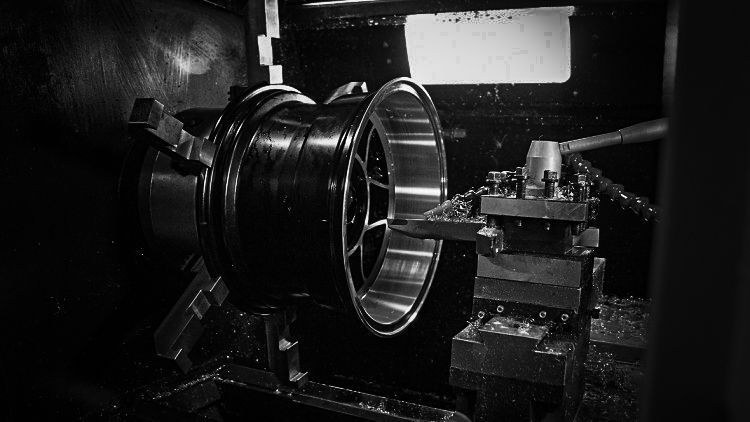 ATS Classic Felge während der CNC Bearbeitung ATS Classic Felge während der CNC Bearbeitung