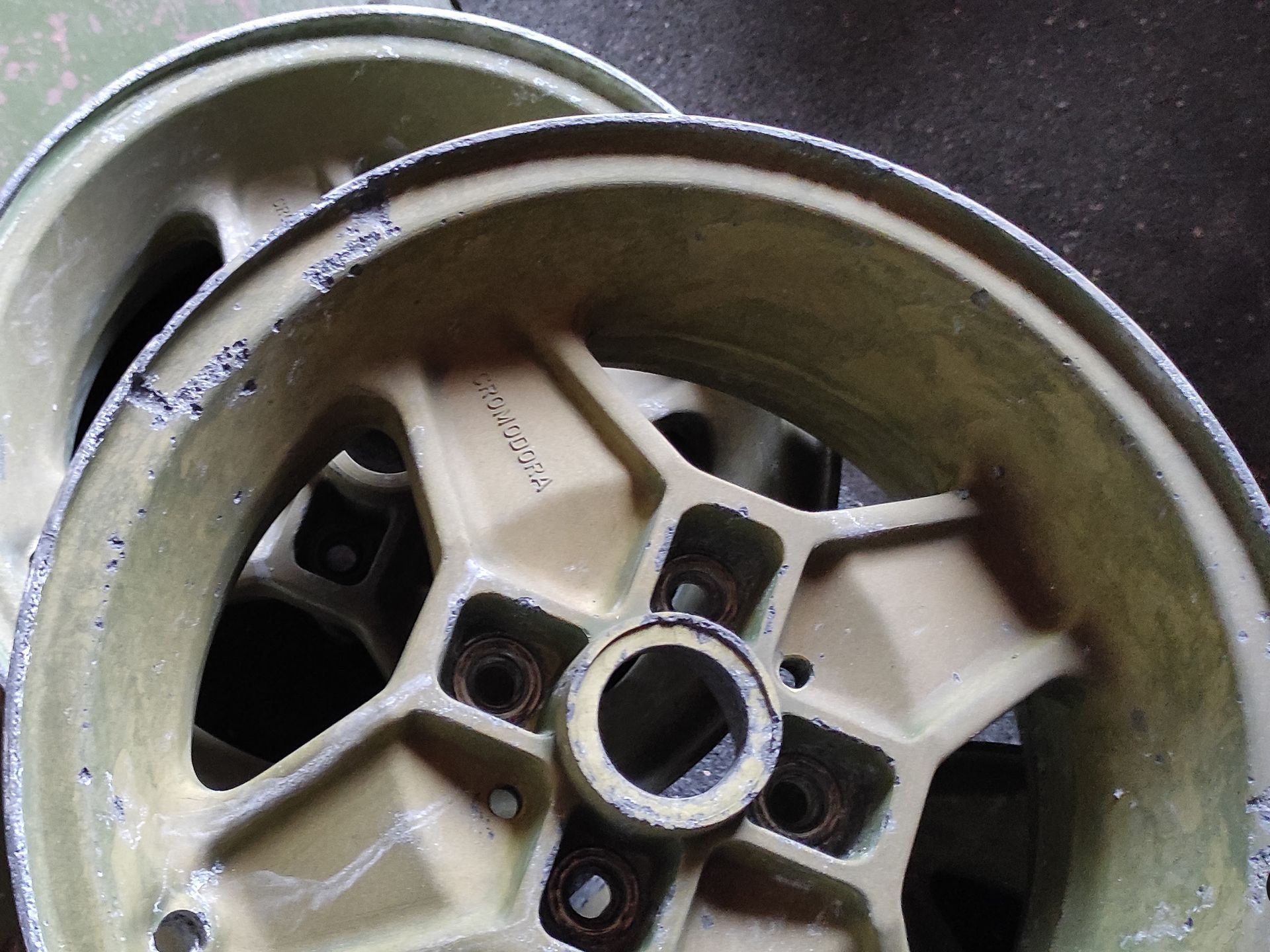 Fiat Abarth Magnesium Felge stark zersetzt Fiat Abarth Magnesium Felge stark zersetzt