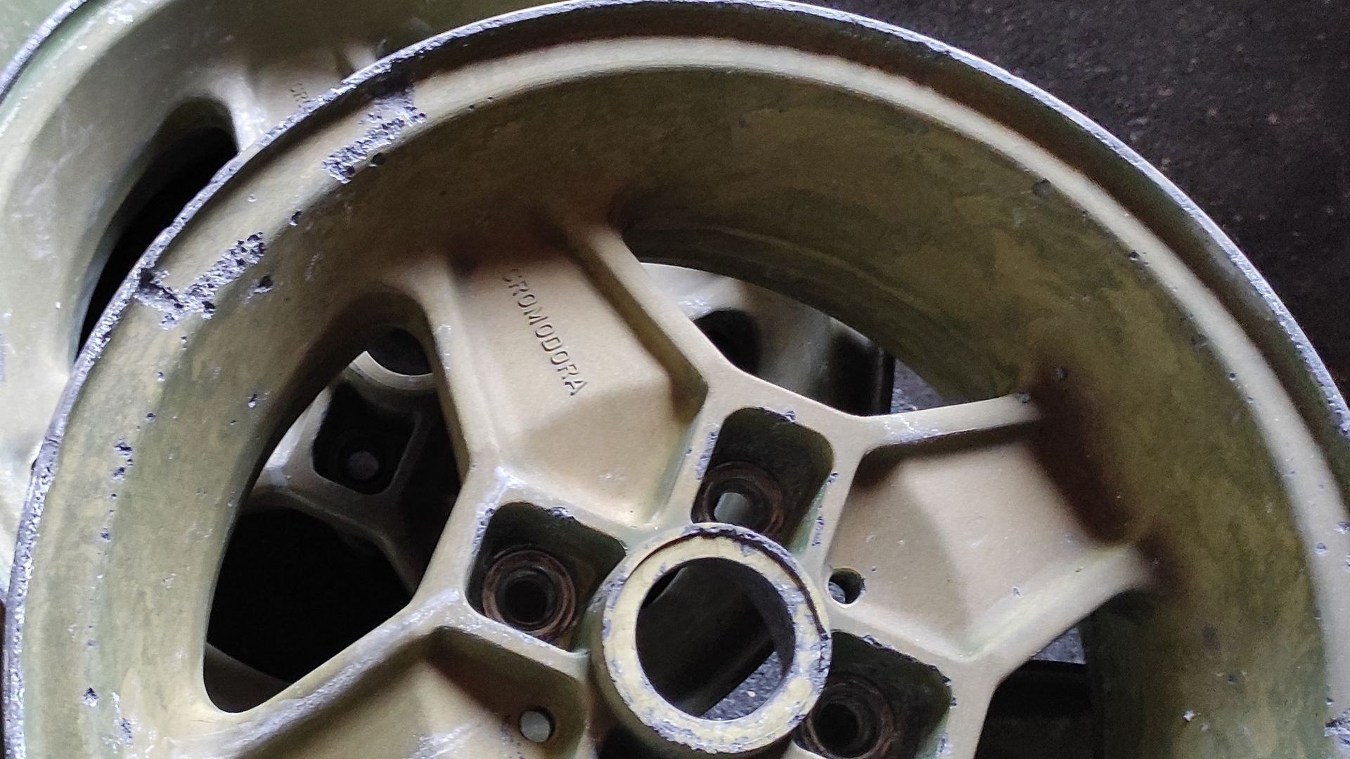 Abarth Cromodora CD-30 Felge vor der Alufelgen Restauration