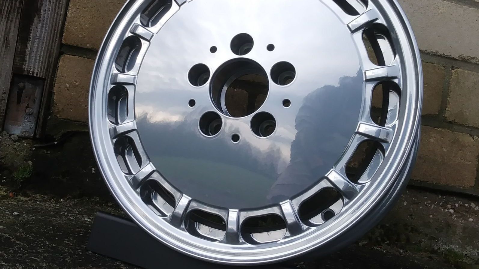 Mercedes Gullideckel Felge nach der Bearbeitung