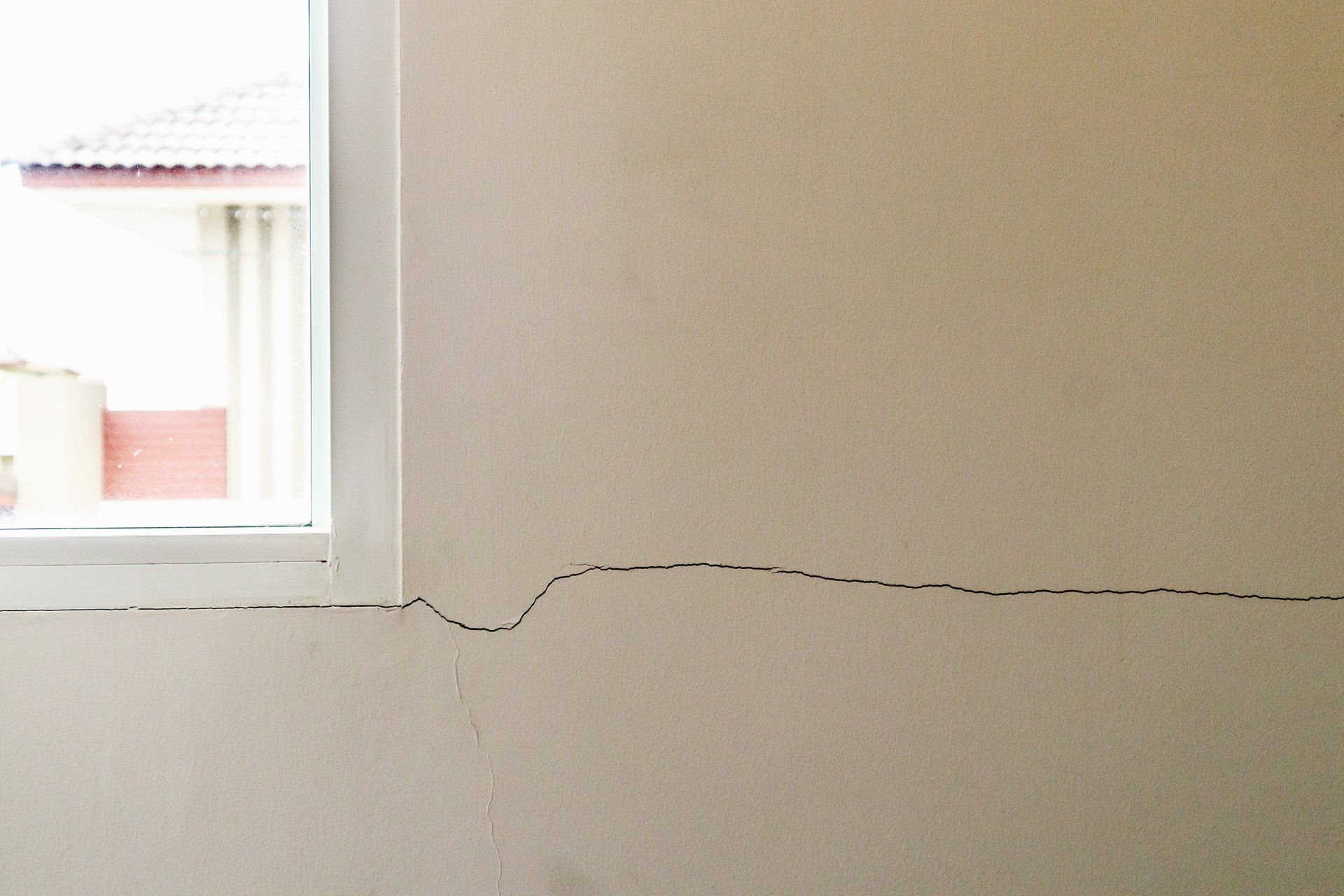 Home Foundation Problem Signs OKC- Cracks around Windows