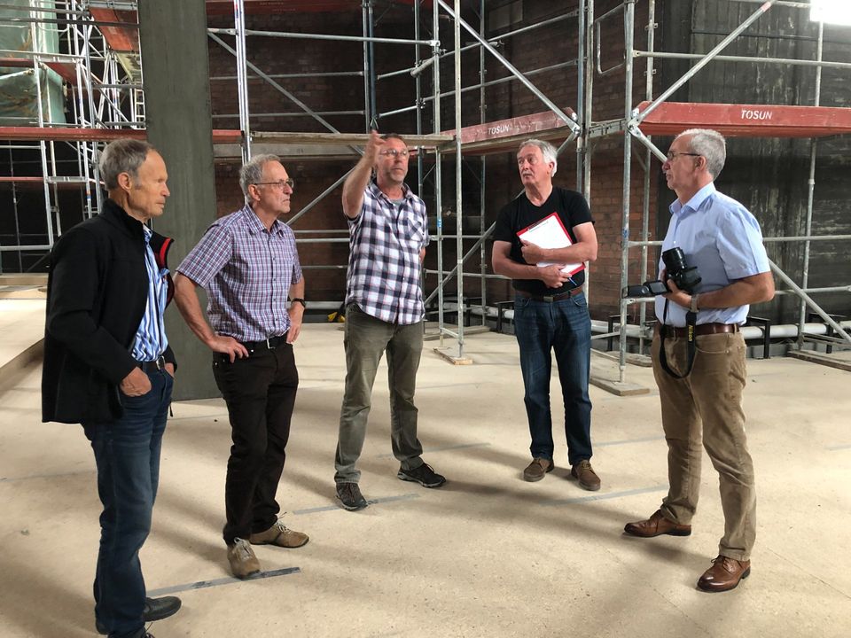 Sanierungsexperten beraten in der Liebfrauenkirche Sanierungsexperten in Liebfrauen