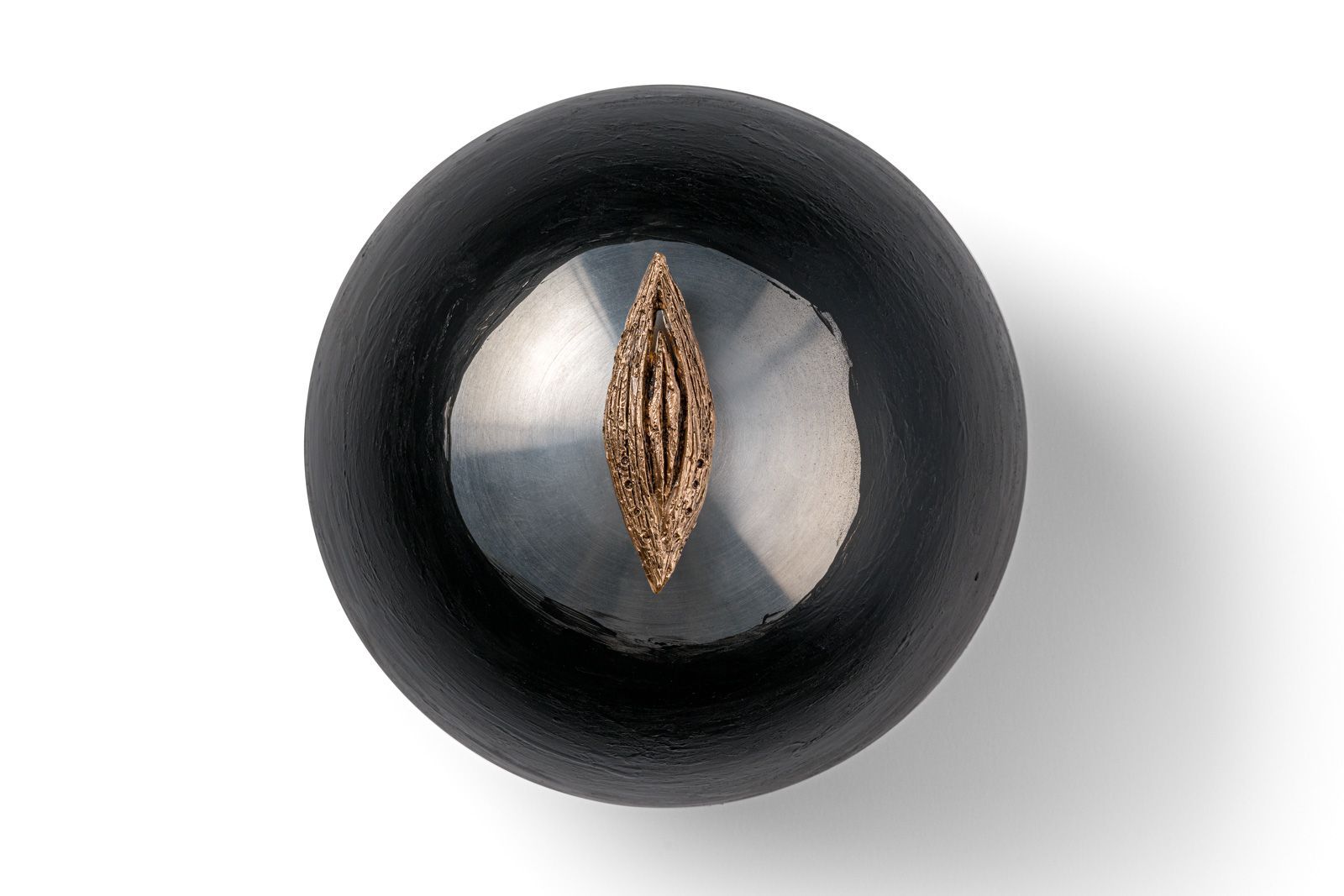 La Papessa, scultura in bronzo e alluminio di Francioni Mastromarino