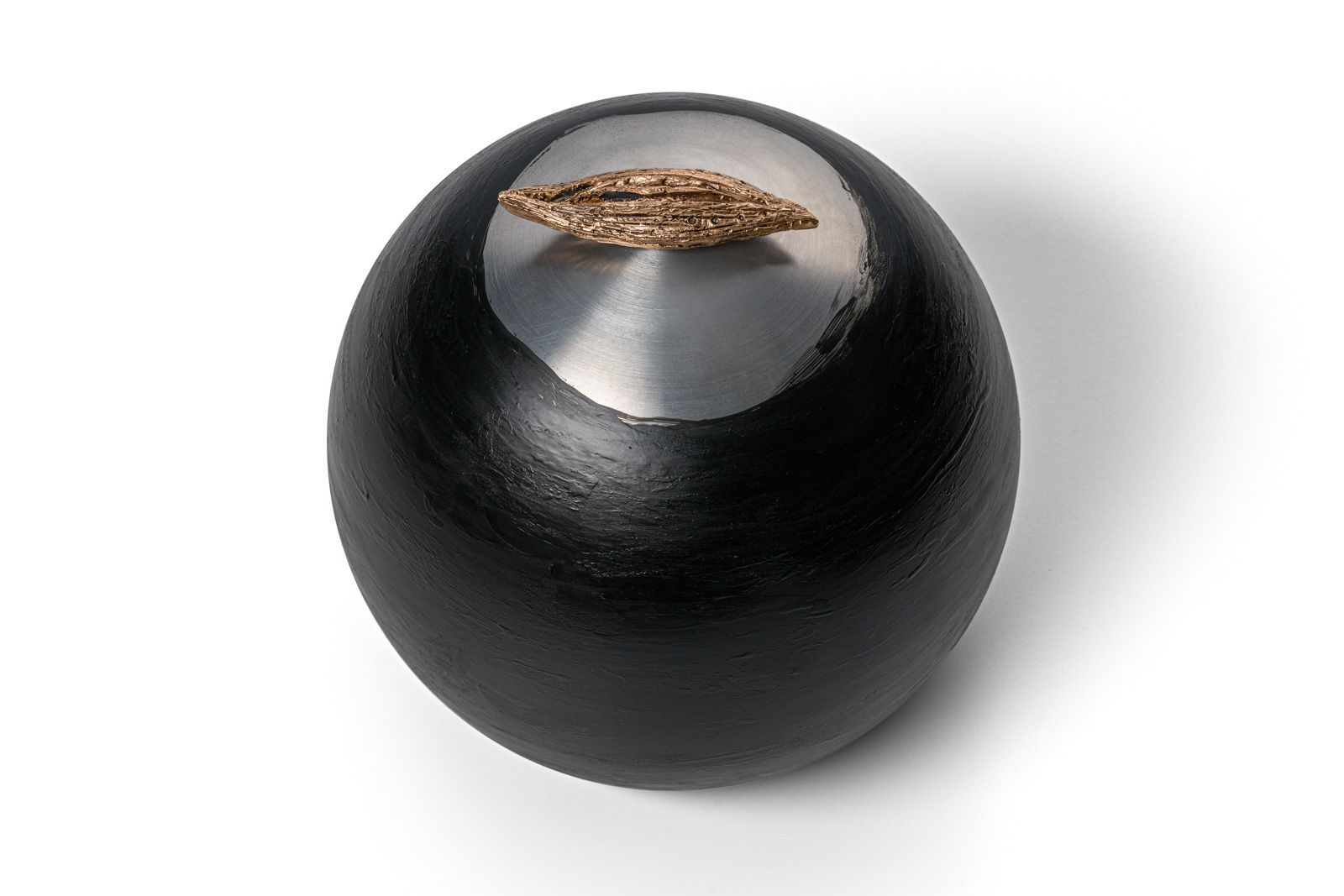 La Papessa, scultura in bronzo e alluminio di Francioni Mastromarino