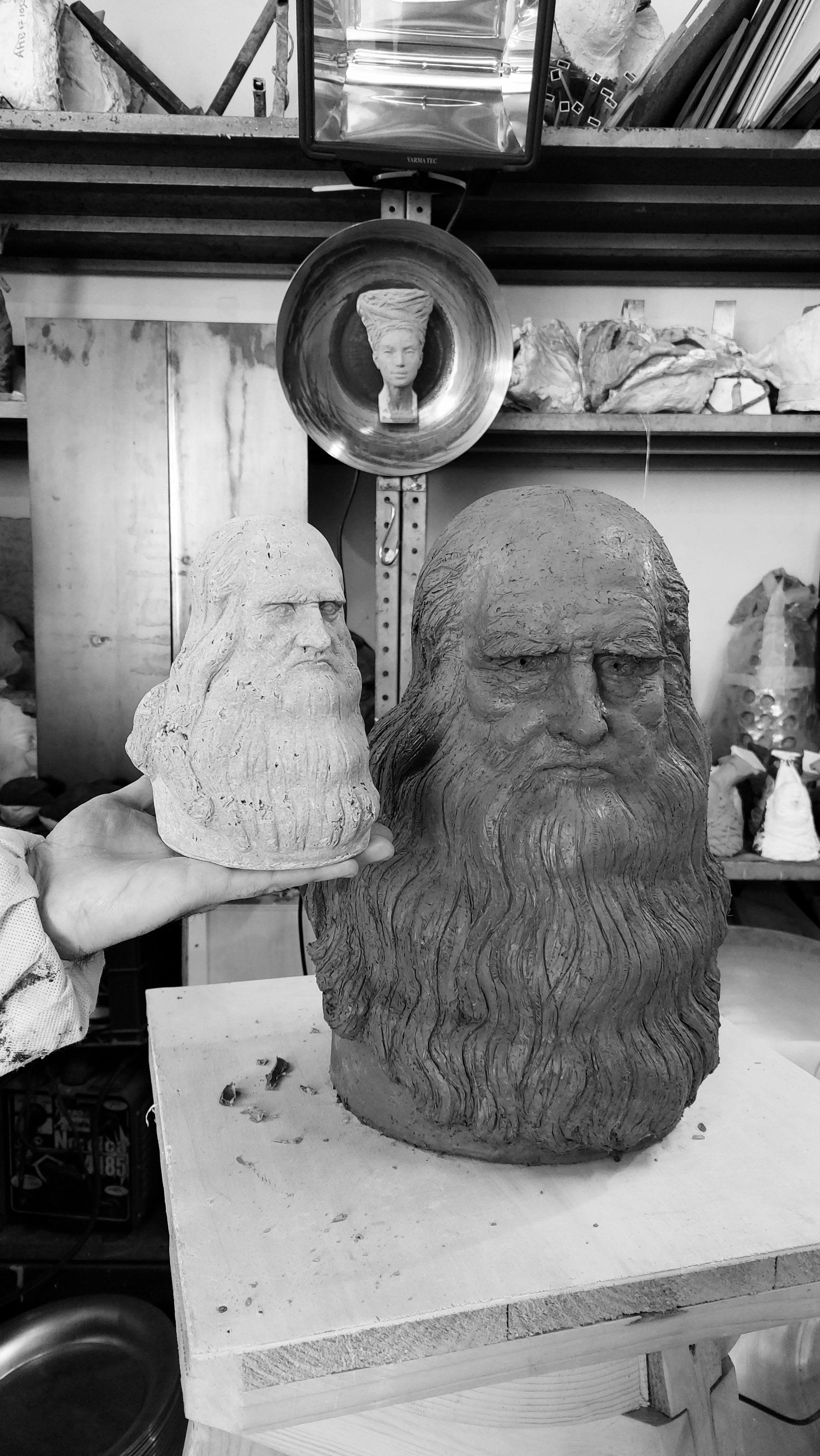 Modello in scala Leonardo Da Vinci, scultura in terracotta di Eleonora Francioni e Antonio Mastromarino, scultori a Pietrasanta.