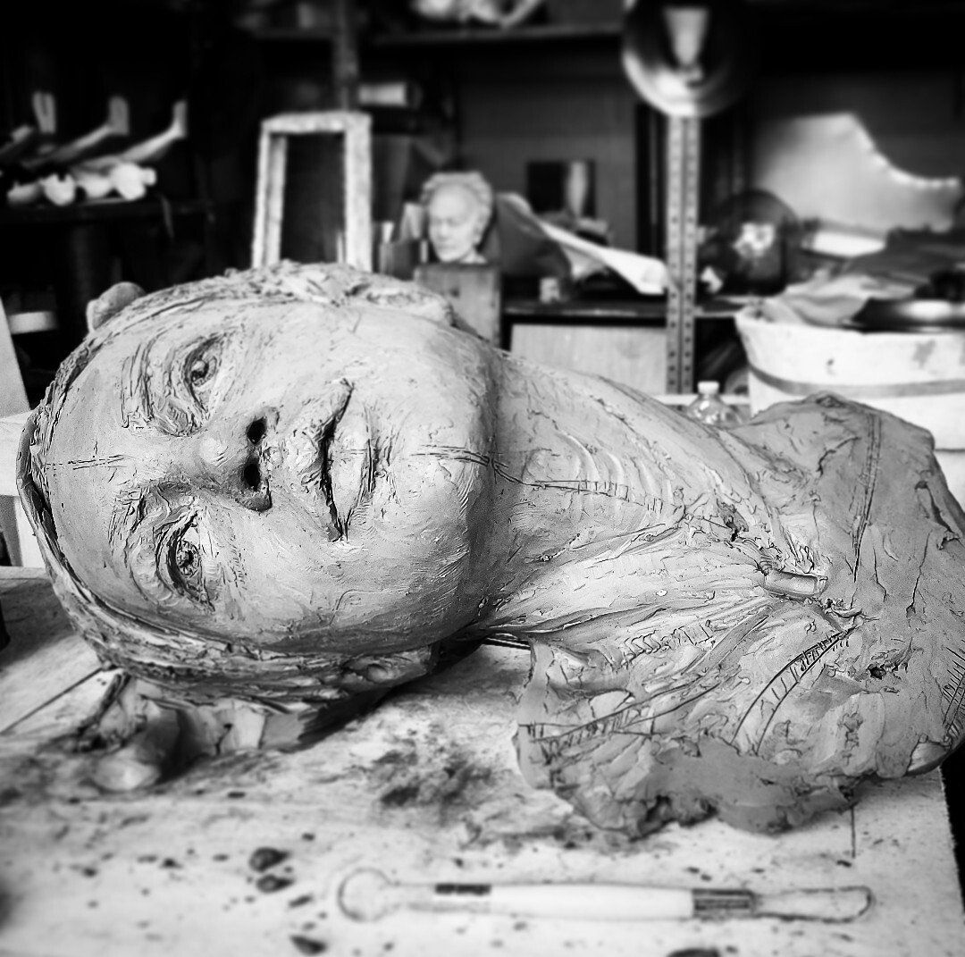 Venere, modellazione in creta, scultura di Eleonora Francioni Antonio Mastromarino, scultori a Pietrasanta