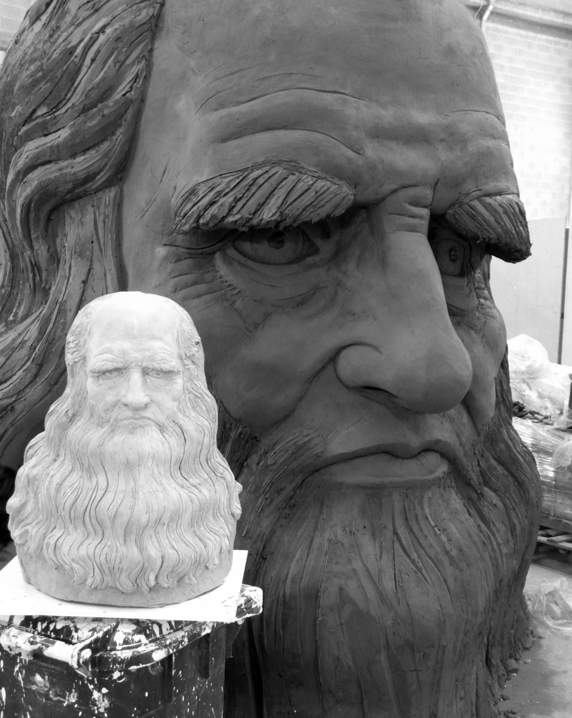 Leonardo Da Vinci, modello e ingrandimento in creta, scultura di Eleonora Francioni e Antonio Mastromarino, artisti a Pietrasanta
