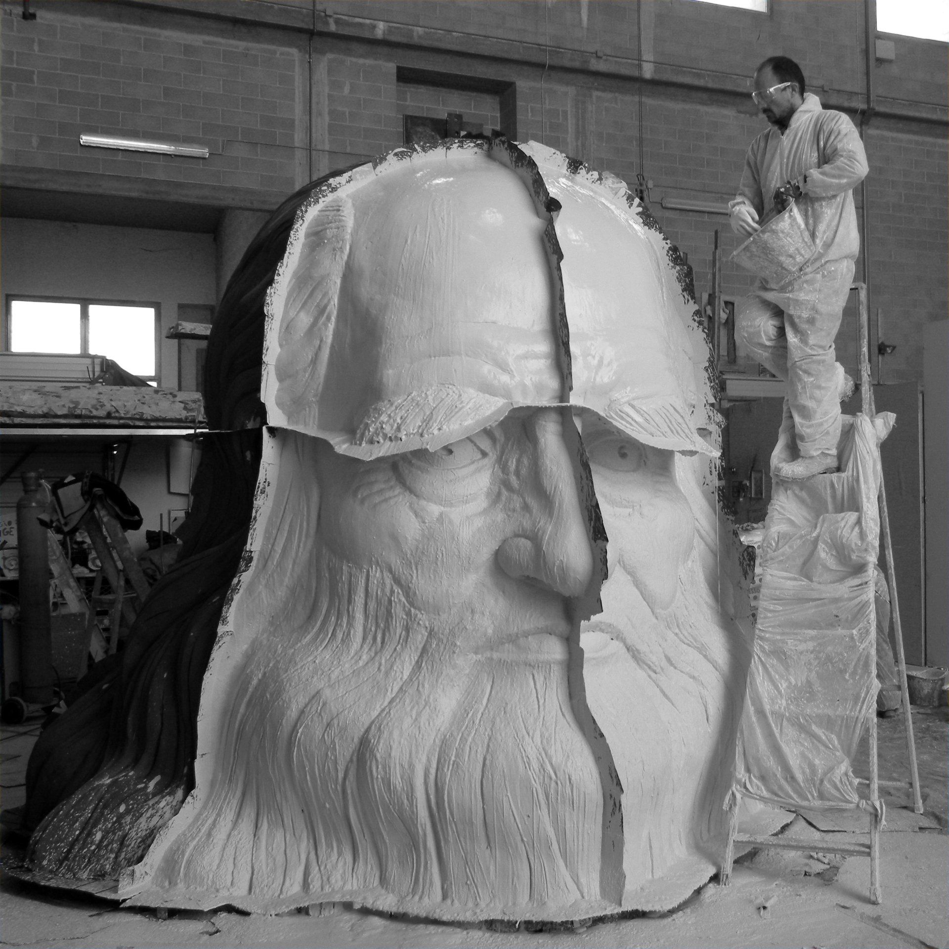 Leonardo Da Vinci, formatura in gesso, scultura di Eleonora Francioni e Antonio Mastromarino, artisti a Pietrasanta