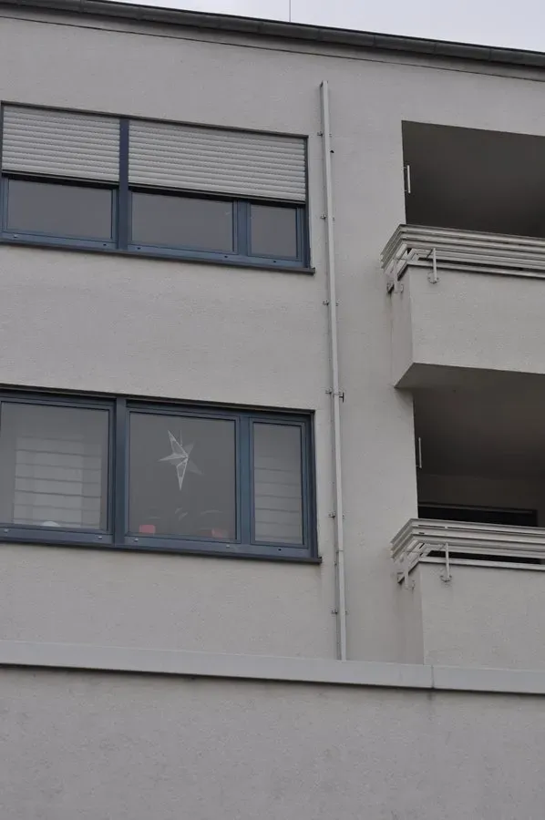 Dismantling an emergency ladder system