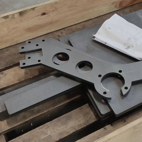 Laserteile mit verschiedenen Schneid- und Bohraufgaben in Metallen bis zum 20 mm