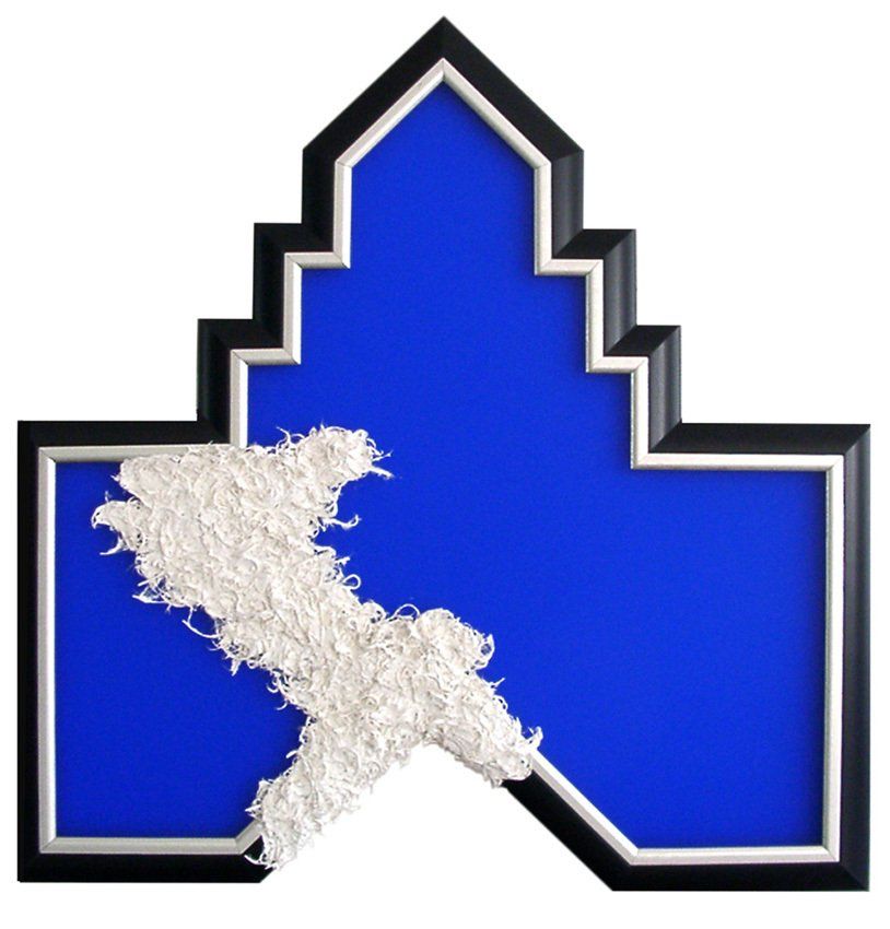 Holz, Federn, farbiges Acrylglas