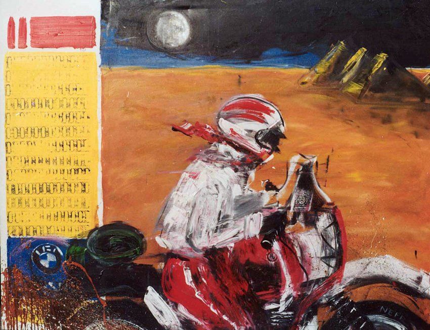 Motorradfahrer in Wüste, Mond Pyramiden