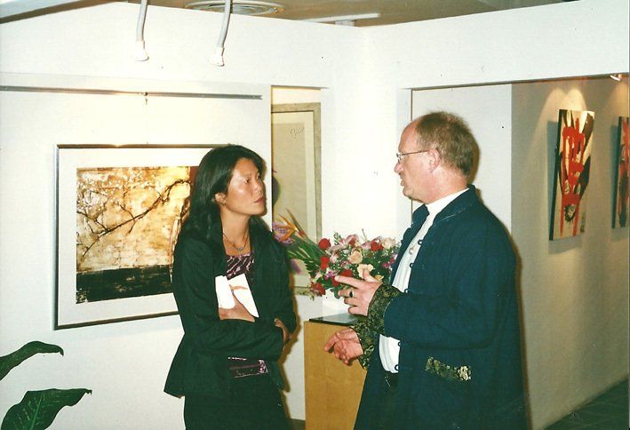 Mann und Frau vor Gemälde