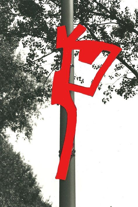 Rotes Zeichen an Laternenmast