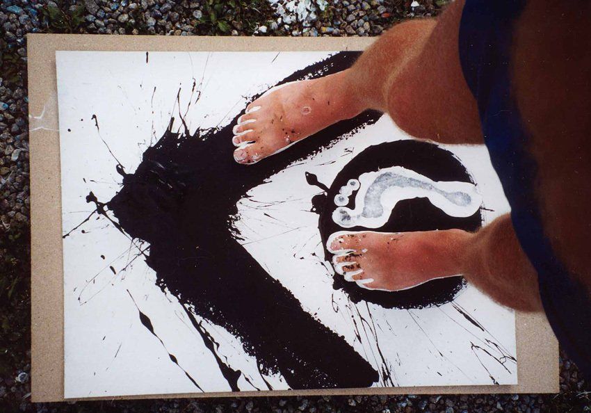 Nackte Beine, Fußspuren