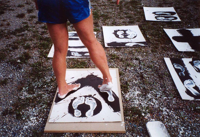 Nackte Beine, Fußspuren