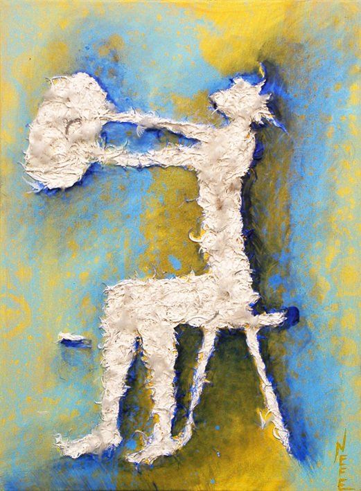 Mann auf Stuhl sitzend mit Spiegel in der Hand