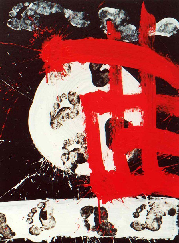 Fußabdrücke, rote Schriftzeichen