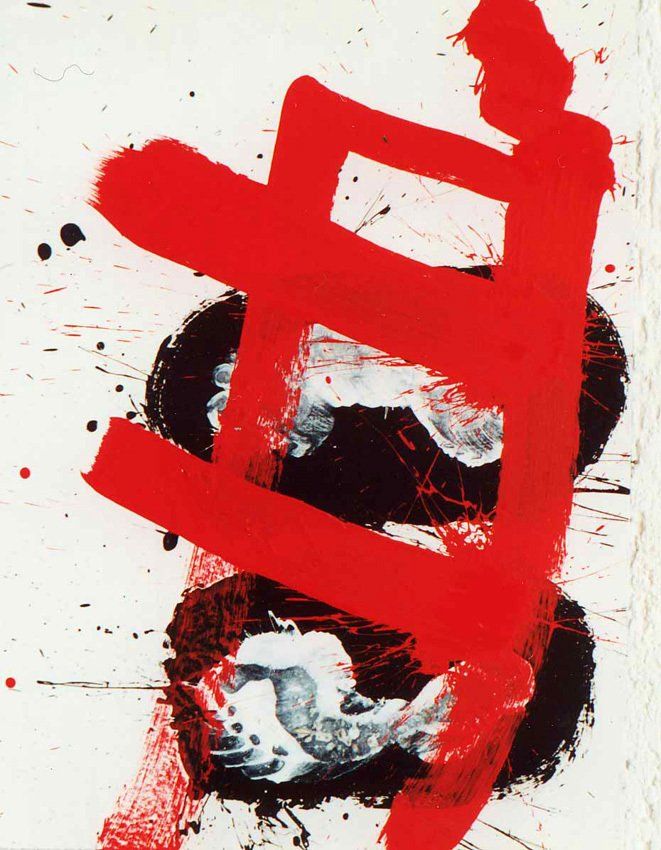 Fußabdrücke, rote Schriftzeichen